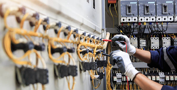 Professional Electrician technician working in Paulsboro, NJ